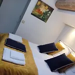 La Porte Chamarree... Bed & Breakfast Saint-Nicolas-de-la-Grave